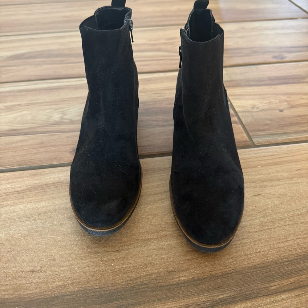 AEROSOLES Black Suede Side-Zip Ankle Booties
